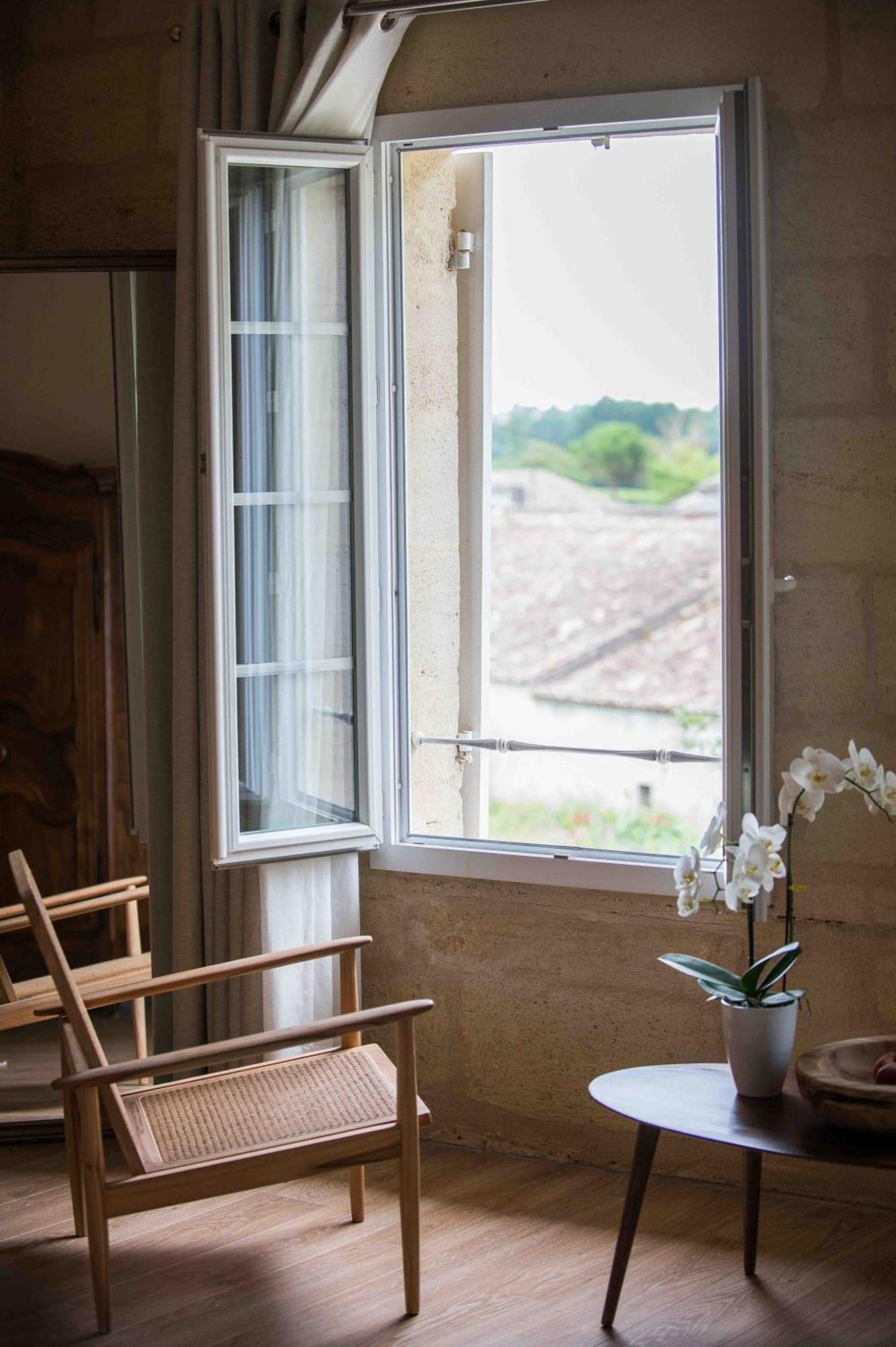 Clos De La Barbanne Montagne  Bilik gambar